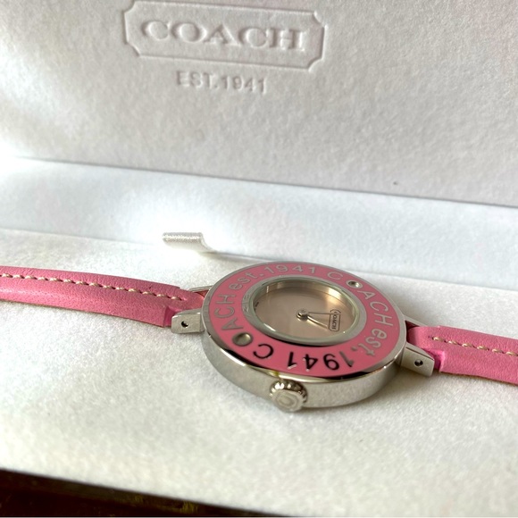VINTAGE COACH LADIES WATCH PINK TONE EST.1941 SWISS QUARTZ - Picture 3 of 11